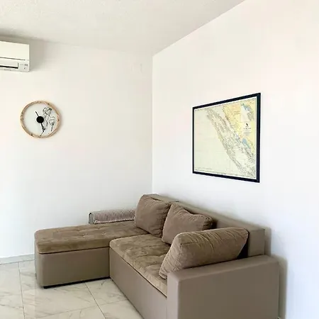 Mirta Apartamento Bibinje