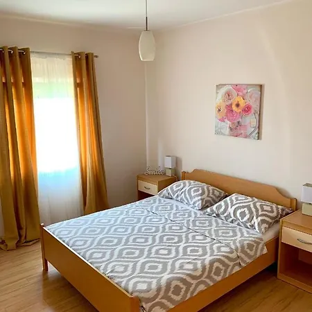 Apartman Mirta Apartment *