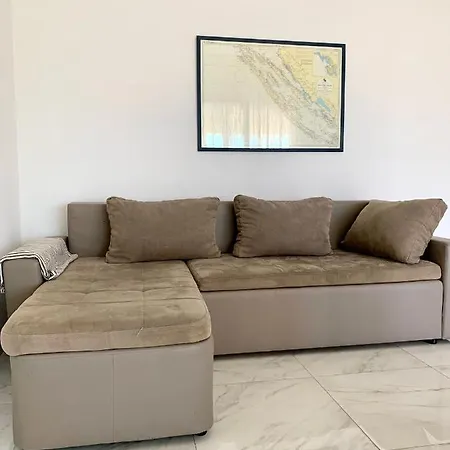 Mirta Apartment